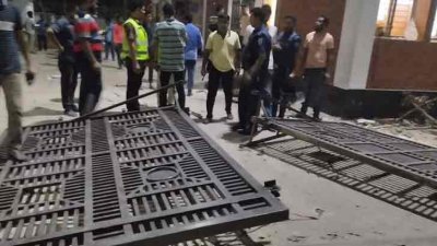 ফেনীতে পল্লী বিদ্যুৎ অফিসে হামলা