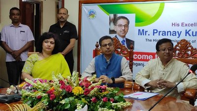 সোনামসজিদ স্থলবন্দর পরিদর্শন শেষে মতবিনিময় সভায় বক্তব্য দেন প্রণয় কুমার ভার্মা