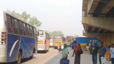 মহাসড়কে বাড়ছে যানবাহনের চাপ