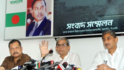 সংবাদ সম্মেলনে বক্তব্য রাখছেন মির্জা ফখরুল ইসলাম আলমগীর