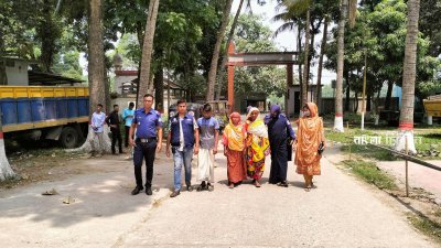 ওই নারীর শাশুড়িসহ তিন জনকে আটক করেছে পুলিশ