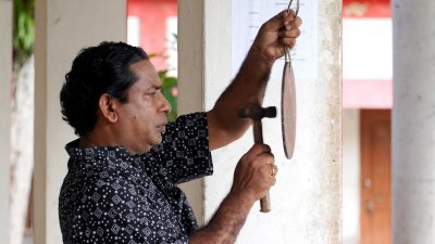 লতিফ দফতরি চরিত্রে মোশাররফ করিম