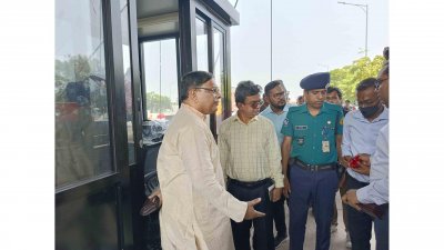 পদ্মা সেতু উত্তর টোল প্লাজা এলাকা পরিদর্শন করেন সেতু বিভাগের সচিব মনজুর হোসেন