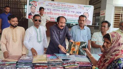 প্রায় পাঁচ হাজার নারীর মধ্যে শাড়ী ও এক হাজার পরিবারের মাঝে খাদ্য সামগ্রী বিতরণ করছেন ঢাকা-৪ আসনের এমপি ও জাতীয় পার্টি’র কো-চেয়ারম্যান সৈয়দ আবু হোসেন বাবলা