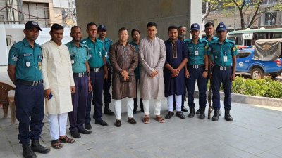 কাজের মাঝেই যাদের ঈদ কাটে