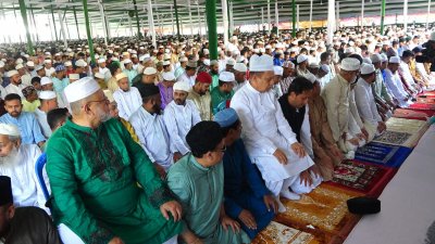 চট্টগ্রামে ঈদ জামাত