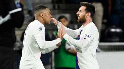 এমবাপ্পের জোড়া গোলে শিরোপার আরও কাছে পিএসজি
