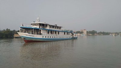 সুন্দরবনে পর্যটকদের স্বাগত জানাতে লঞ্চ প্রস্তুত রাখা হয়েছে