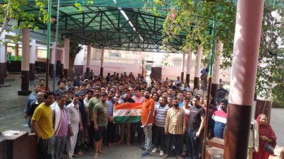 দক্ষিণ এশিয়ার শত শত মানুষ যুদ্ধবিধ্বস্ত সুদান ছাড়তে পোর্ট সুদানে ভিড় করছেন