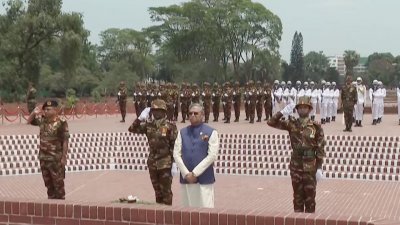 বীর শহীদদের প্রতি শ্রদ্ধা জানান নতুন রাষ্ট্রপতি মো. সাহাবুদ্দিন