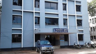 লাশ উদ্ধার করে ময়নাতদন্তের জন্য মর্গে পাঠিয়েছে সদর থানা পুলিশ