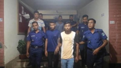 গ্রেফতারকৃত দুই আসামিকে আদালতের মাধ্যমে কারাগারে পাঠানো হয়েছে