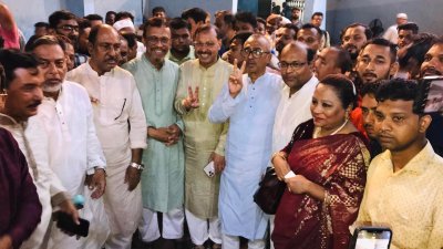 নৌকা প্রতীকের প্রার্থী নোমান আল মাহমুদকে জয়ী করায় ভোটার ও নেতাকর্মীদের অভিনন্দন জানিয়েছেন মহানগর, উত্তর ও দক্ষিণ জেলা আওয়ামী লীগের নেতারা