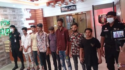 র‌্যাবের হেফাজতে গ্রেফতার ব্যক্তিরা