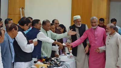 আওয়ামী লীগের কেন্দ্রীয় কার্যালয়ে বৃহত্তর রংপুর বিভাগের নেতাদের নিয়ে দলের সদস্য সংগ্রহ ও নবায়ন কার্যক্রমের উদ্বোধন করা হয়