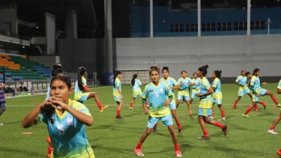 সিঙ্গাপুরের সঙ্গে দর্শকভর্তি গ্যালারিও বাংলাদেশের চ্যালেঞ্জ