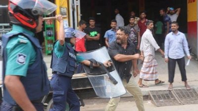 শ্রমিক দলের র‍্যালিতে পুলিশের বাধা