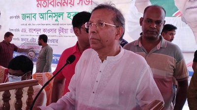 কসবায় সিরাজুল হক স্কুল অ্যান্ড কলেজ প্রাঙ্গণে এক অনুষ্ঠানে বক্তব্য দেন আইনমন্ত্রী