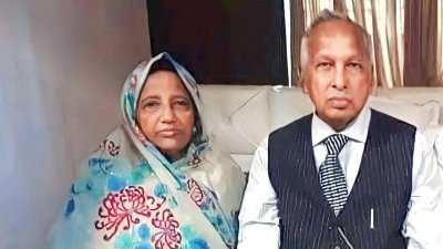 ব্যারিস্টার জমির উদ্দিন সরকারের সঙ্গে তার স্ত্রী নুর আকতার