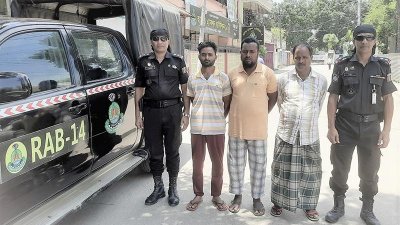 গ্রেফতার তিন আসামি