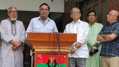 বিএনপি নেতাদের সঙ্গে বৈঠক শেষে গণমাধ্যমের সঙ্গে কথা বলছেন এলডিপির চেয়ারম্যান অলি আহমেদ