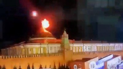 ভিডিও থেকে নেওয়া মস্কোর রেড স্কয়ারে ড্রোন বিস্ফোরণের ছবি: রয়টার্স