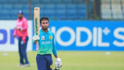লিস্ট ‘এ’ ক্যারিয়ারের প্রথম সেঞ্চুরি পেয়েছেন আফিফ।