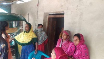 নির্বাক বসে আছেন নিহতের স্বজনরা