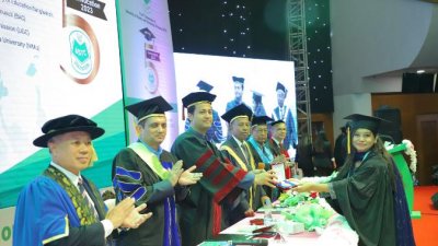 এবার ৮৪ জন গ্রাজুয়েটকে স্বর্ণপদক দেওয়া হয়, ছবি: সংগৃহীত