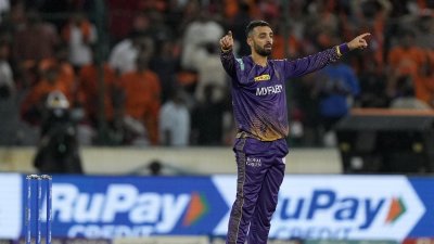 শেষ ওভারে বরুণের বোলিংয়ে জিতেছে কলকাতা।