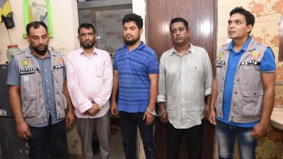 নামিদামি বিশ্ববিদ্যালয়ের সার্টিফিকেট বিক্রি করতো চক্রটি