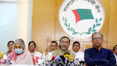 আওয়ামী লীগ ও সহযোগী সংগঠনের নেতাদের সঙ্গে যৌথসভায় ওবায়দুল কাদের (ছবি: ফোকাস বাংলা)
