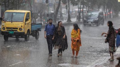 ঢাকায় মুষলধারে বৃষ্টি (ছবি: সাজ্জাদ হোসেন)