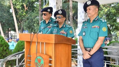 বক্তব্য দিচ্ছেন ডিএমপি কমিশনার খন্দকার গোলাম ফারুক