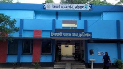 নকল সরবরাহের চেষ্টার অভিযোগে অফিস সহায়কসহ ৩ জন আটক