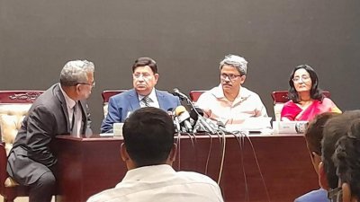 সংবাদ সম্মেলনে পররাষ্ট্রমন্ত্রী এ কে আব্দুল মোমেন ও পররাষ্টমন্ত্রী পররাষ্ট্র প্রতিমন্ত্রী মো. শাহরিয়ার আলম