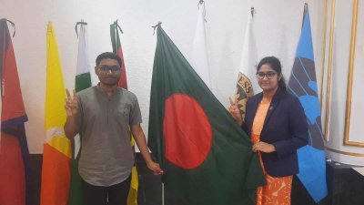 আন্তর্জাতিক মাস্টার মোহাম্মদ ফাহাদ রহমান (বামে) ও জান্নাতুল ফেরদৌস (ডানে)।