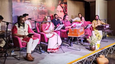 ‘নায়ক রবি’ অনুষ্ঠানে পরিবেশনায় শিল্পীরা