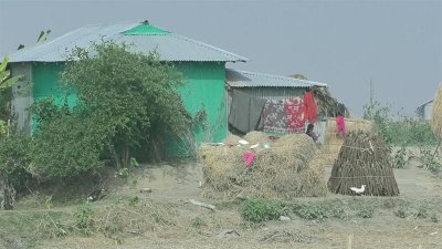 বিচ্ছিন্ন দ্বীপ চরগাসিয়ায় নির্মিত ঘর