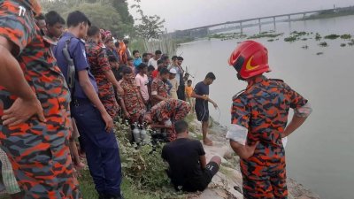 উদ্ধার অভিযান চলছে