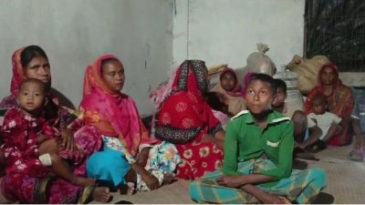 আশ্রয়কেন্দ্রে আসছেন কক্সবাজার উপকূলের মানুষ