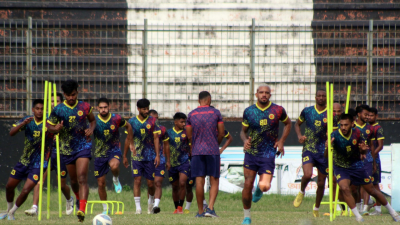 অনুশীলনে আবাহনীর খেলোয়াড়রা