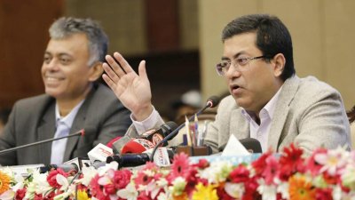 সংবাদ সম্মেলনে মেয়র ব্যারিস্টার শেখ ফজলে নূর তাপস