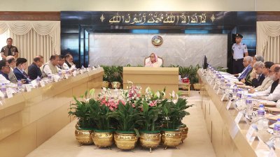 মন্ত্রিসভাকক্ষে মন্ত্রিপরিষদের সাপ্তাহিক বৈঠকে সভাপতিত্ব করেন প্রধানমন্ত্রী শেখ হাসিনা। ছবি: ফোকাস বাংলা