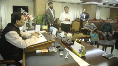 মেয়রের কাছে এ সংক্রান্ত পরিকল্পনা তুলে ধরেন বাংলাদেশ ব্যাংকের দুজন প্রতিনিধি