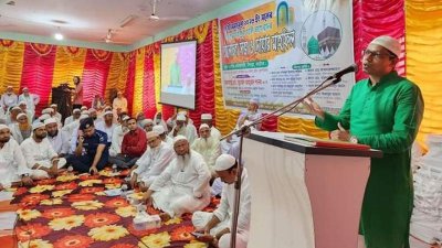 হাজিদের নিয়ে অনুষ্ঠিত সমাবেশে বক্তব্য দেন জুনাইদ আহমেদ পলক