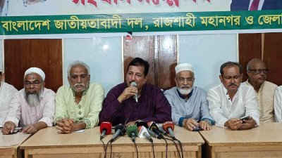 সংবাদ সম্মেলনে কথা বলছেন বিএনপি চেয়ারপারসনের উপদেষ্টা ও সাবেক মেয়র মিজানুর রহমান মিনু