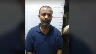 গ্রেফতার ফয়েজ