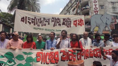 নগর ভবন অভিমুখে আন্দোলনকারীরা। ছবি: সাজ্জাদ হোসেন