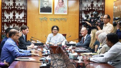 যুক্তরাষ্ট্রের বাণিজ্য প্রতিনিধি দলের সঙ্গে বৈঠকে কৃষি সচিব ওয়াহিদা আক্তার